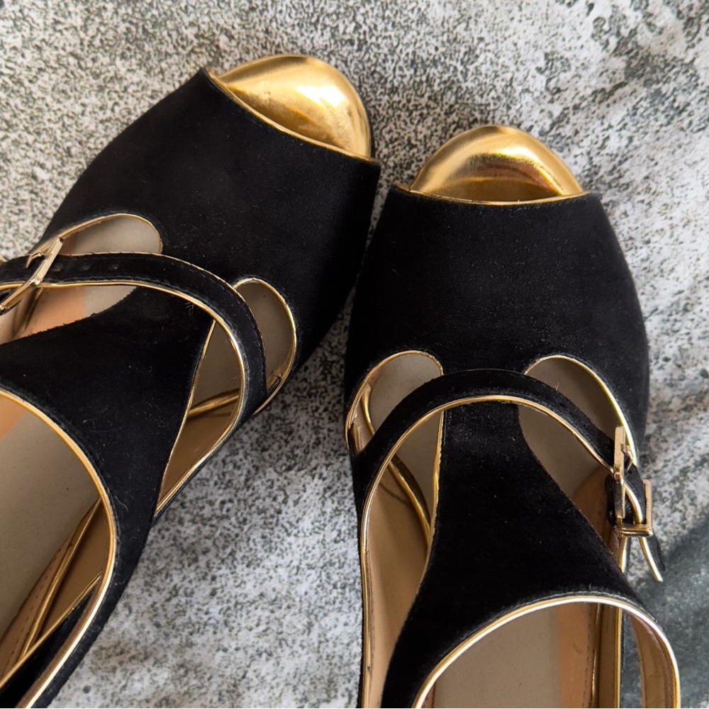 Antonio Melani T-Strap Black & Gold Suede Studded Peep Toe Heels Sz 7.5 - Picture 4 of 9
